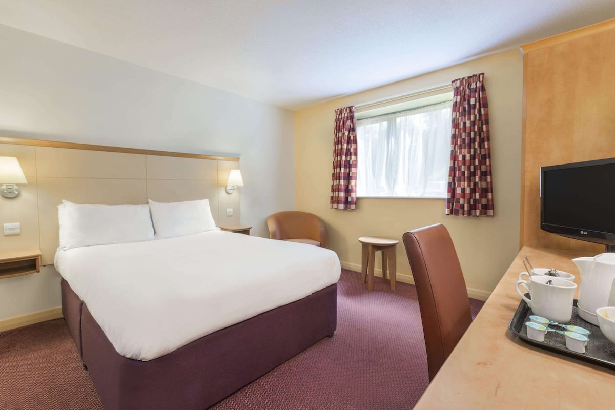 Desk, free WiFi, bed sheets, alarm clocks