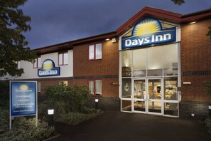 Exterior - Days Inn by Wyndham Tewkesbury Strensham (Worcester)