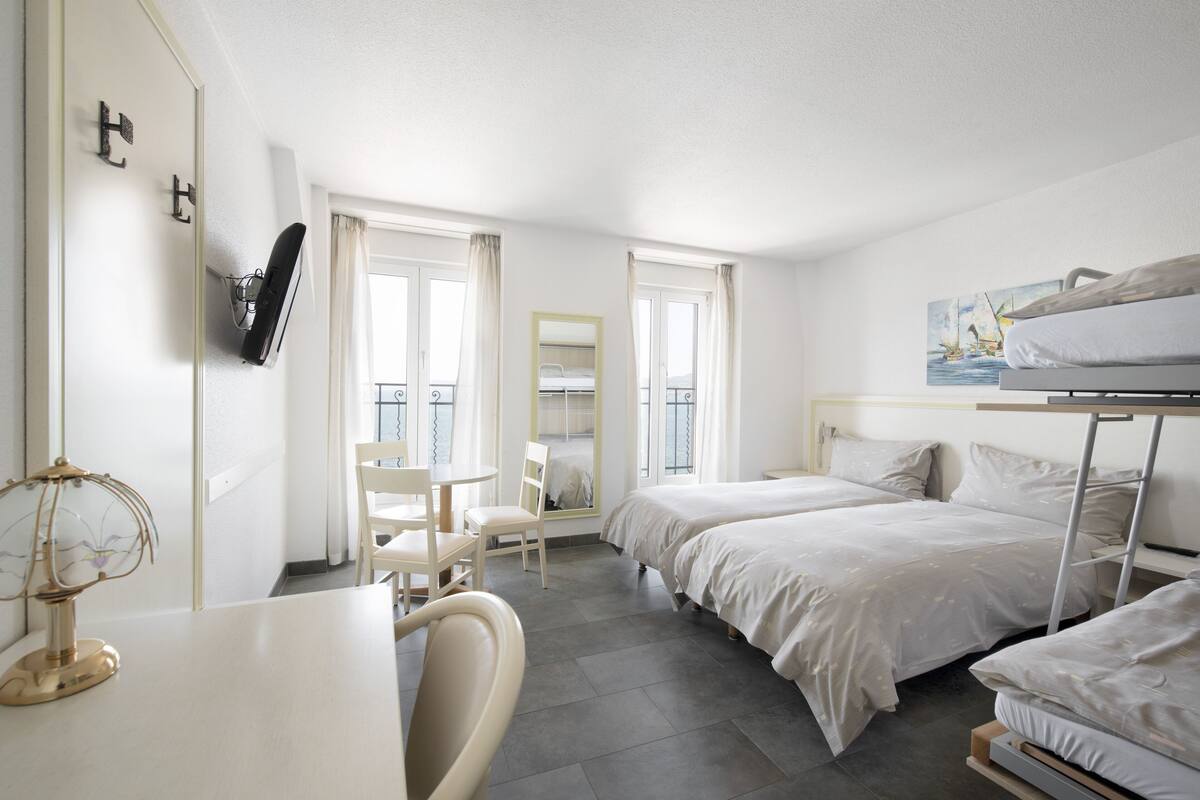 1 bedroom, in-room safe, desk, laptop workspace