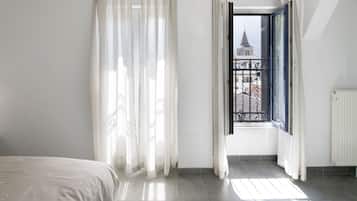 Family Triple Room, Lake View | 1 bedroom, in-room safe, desk, laptop workspace