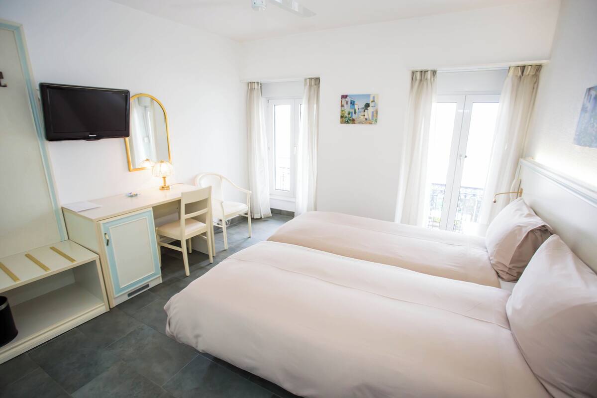 1 bedroom, in-room safe, desk, laptop workspace