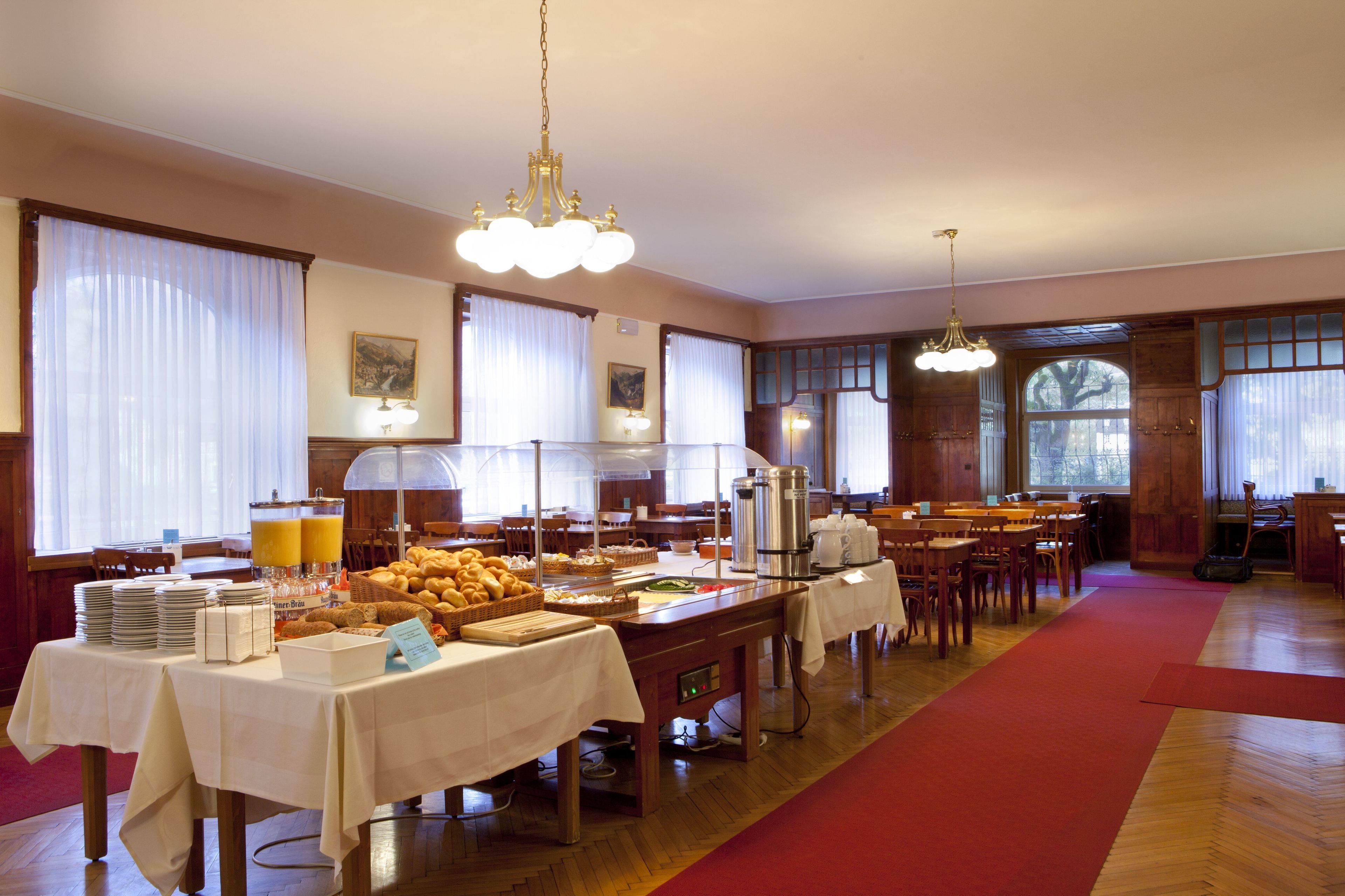 فطور قائم على الخدمة الذاتية مجانًا يوميًا