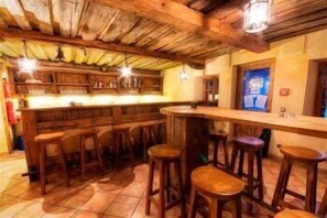 Bar (trong khuôn viên)