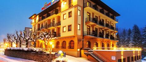 Façade de l’hébergement - soirée/nuit