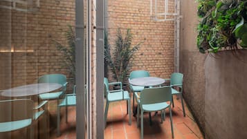 Family Room | Terrace/patio