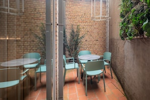 Family Room | Terrace/patio