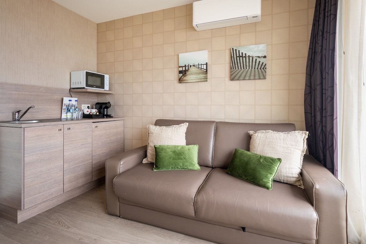 triple studio, sea view | living area | 30-cm tv with satellite channels