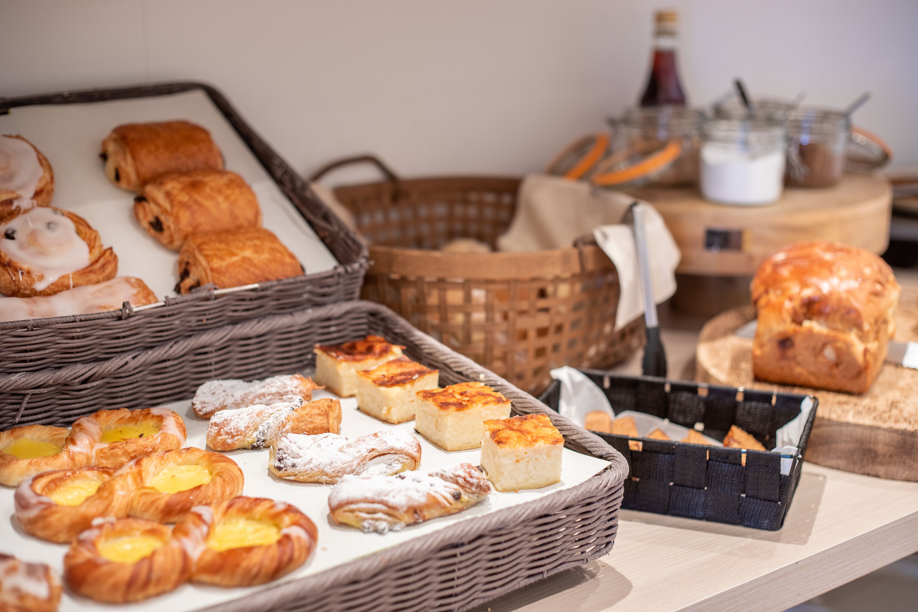 daily buffet breakfast (eur 20 per person)