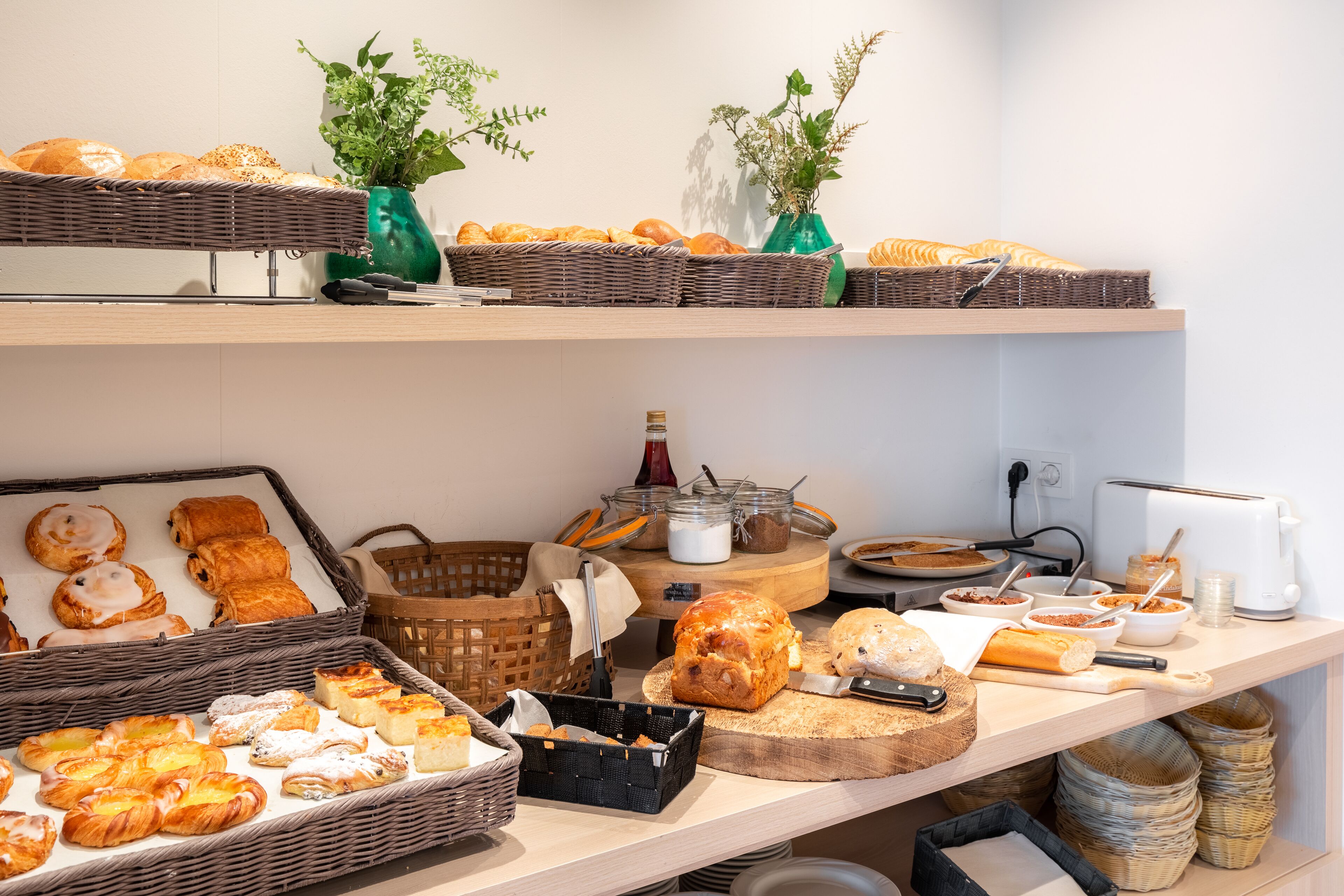 daily buffet breakfast (eur 20 per person)