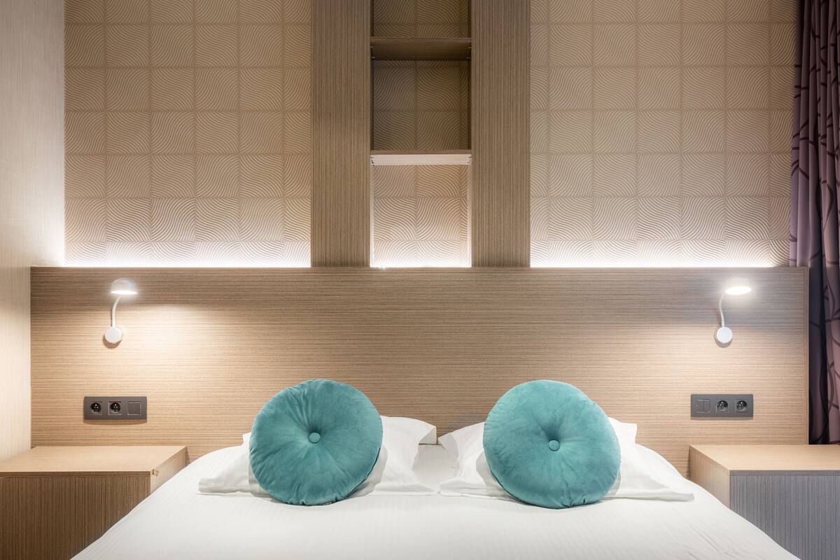 family room | blackout curtains, free wifi, bed sheets