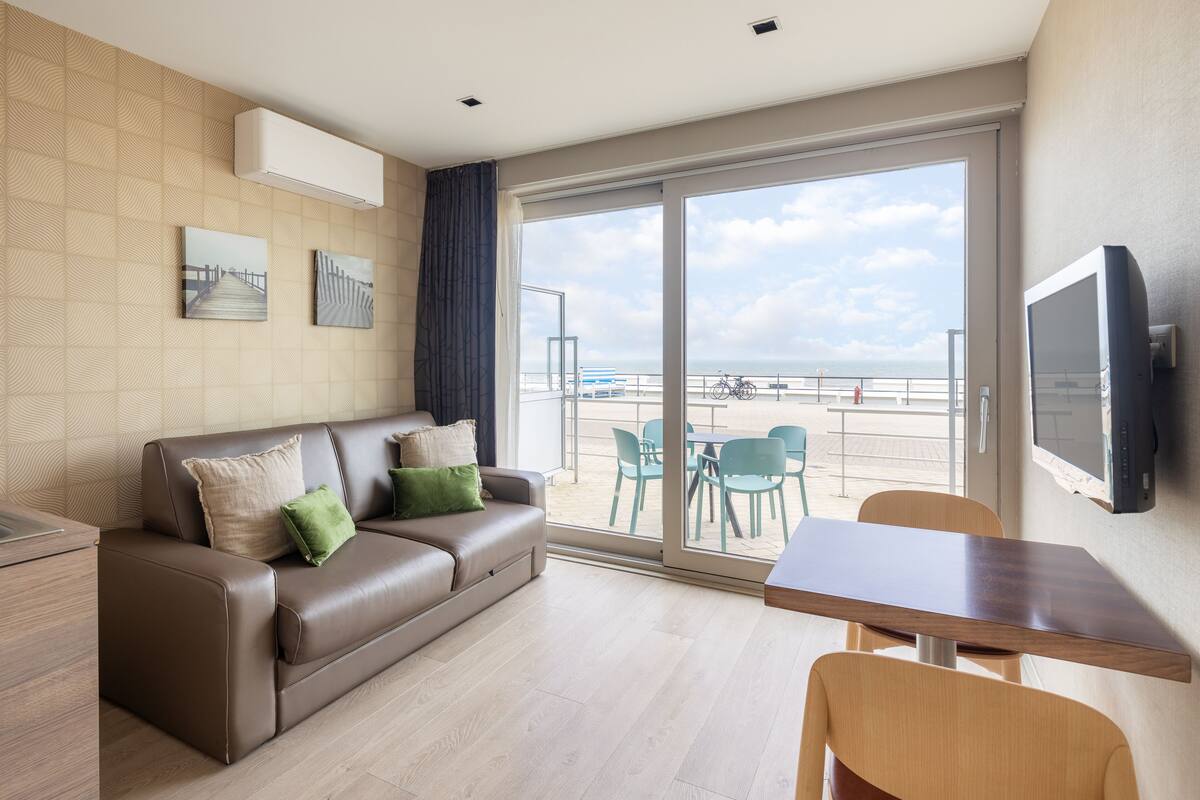 triple studio, sea view | living area | 30-cm tv with satellite channels
