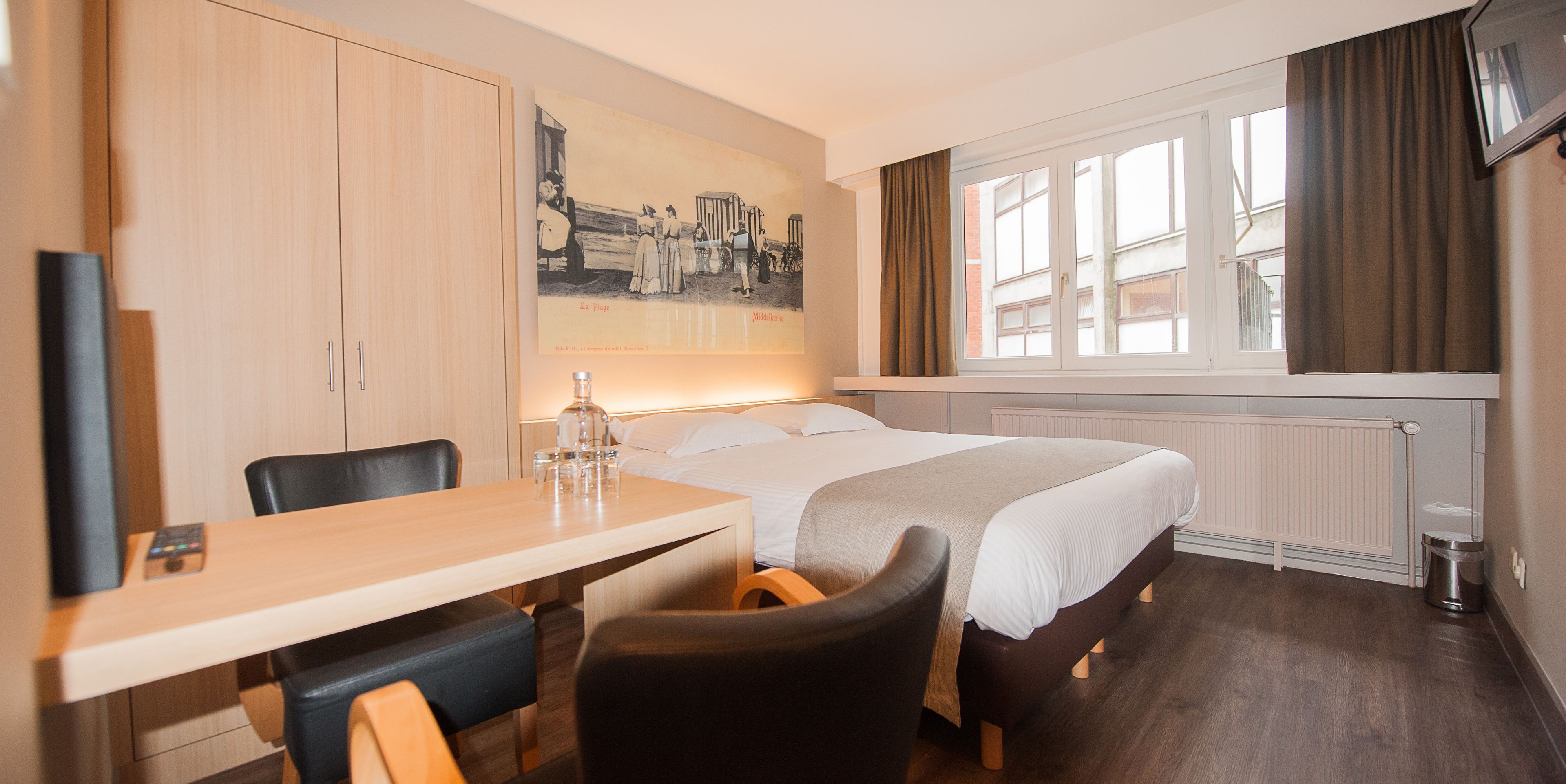 Cortinas blackout, wifi gratis y ropa de cama 