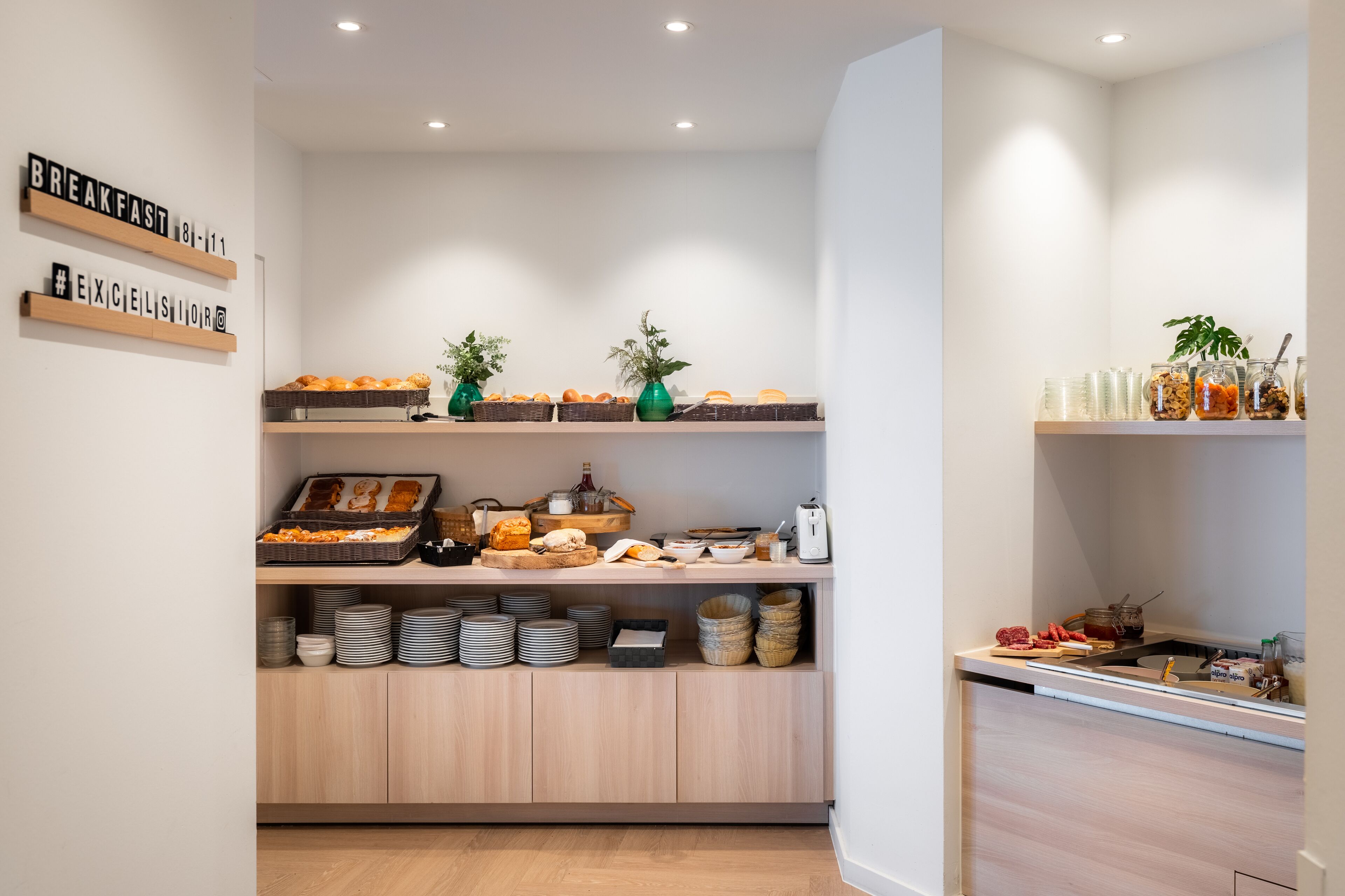 daily buffet breakfast (eur 20 per person)