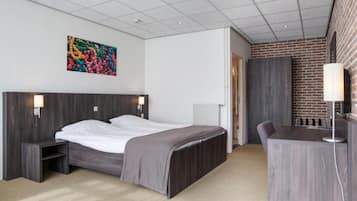 Premium bedding, in-room safe, desk, laptop workspace