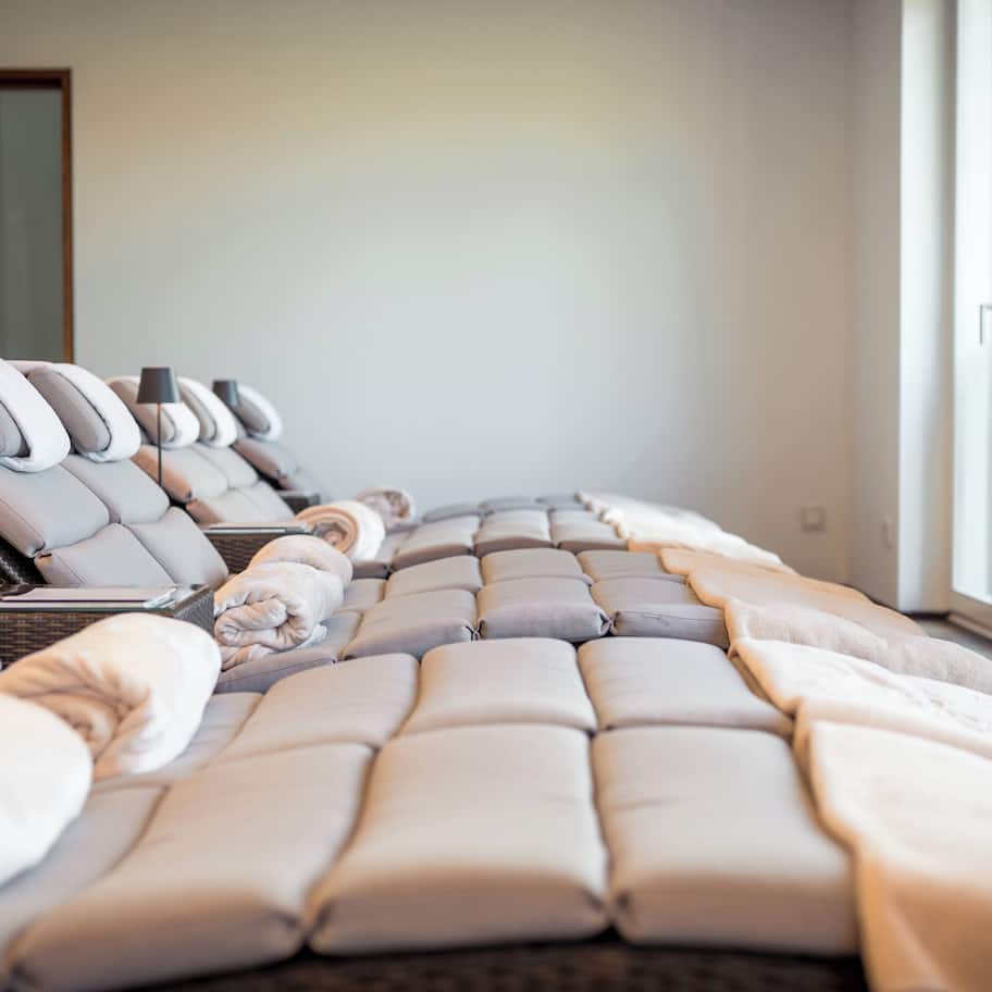 Couples treatment rooms, body treatments, hot stone massages