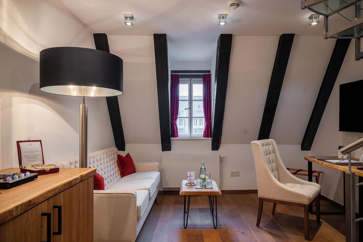 Quarto standard, 2 camas de solteiro | 1 quarto, roupas de cama antialérgicas, frigobar, cofres nos quartos