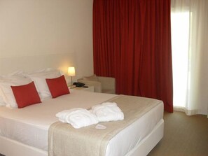 Minibar, in-room safe, desk, soundproofing - Inlima Hotel & Spa (Ponte de Lima)