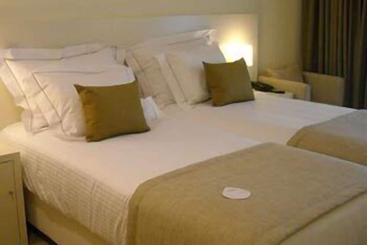 Double or Twin Room, Balcony | Minibar, in-room safe, desk, soundproofing