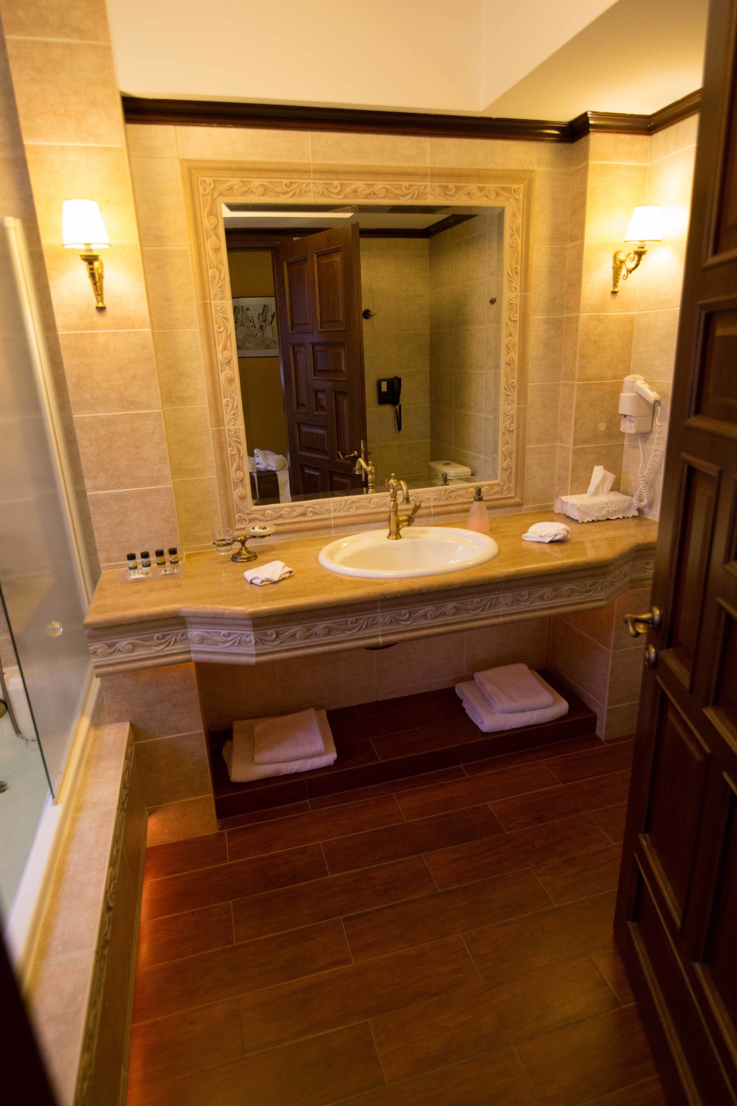 hydromassage showerhead, free toiletries, hair dryer, towels