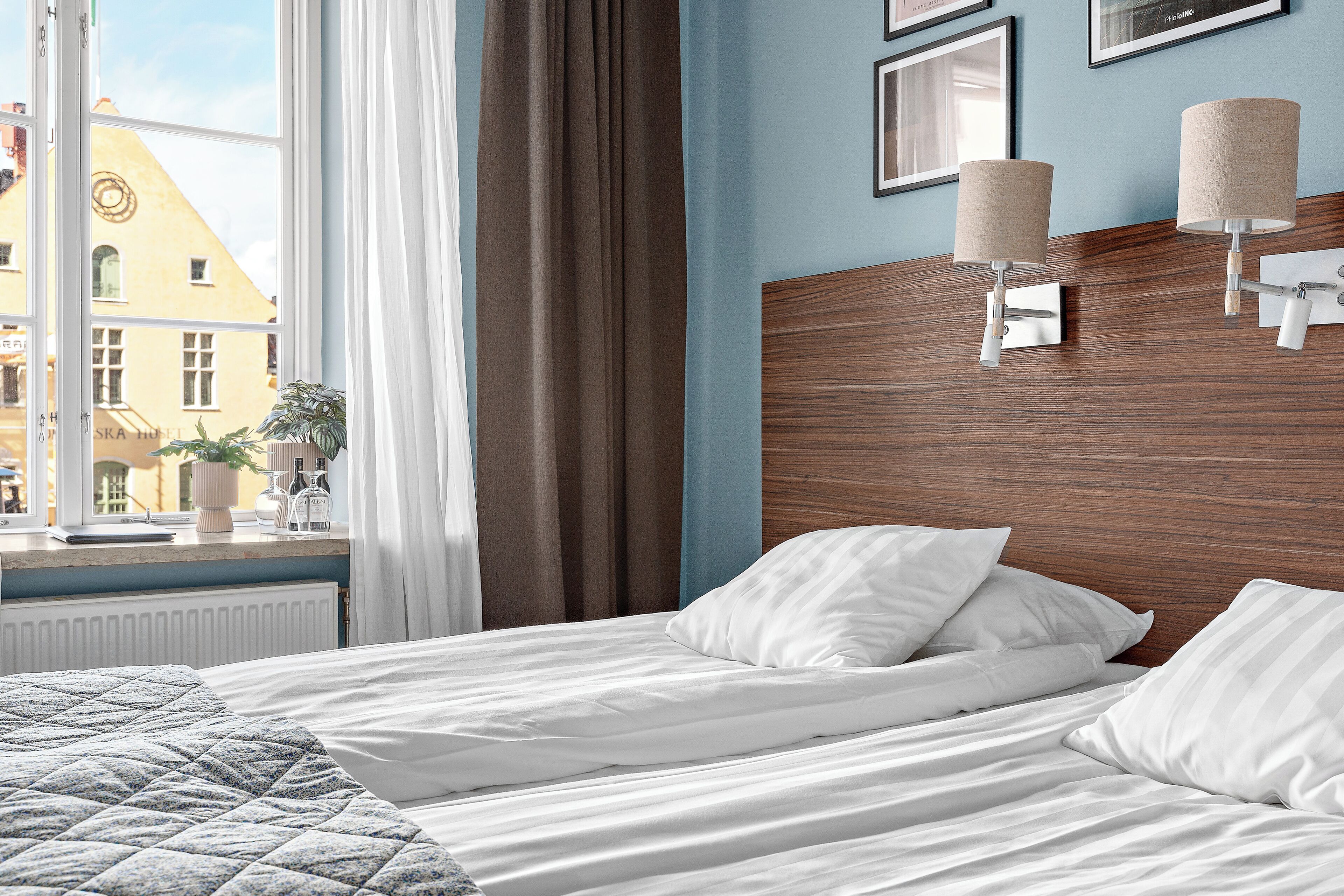 เตารีด/โต๊ะรีดผ้า, Wi-Fi ฟรี, ผ้าปูที่นอน