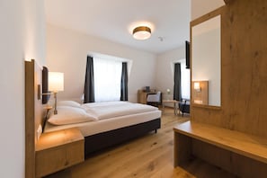 Frigobar, cofres nos quartos, quartos à prova de som, Wi-Fi de cortesia