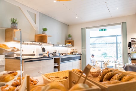 Breakfast, lunch, dinner served; local cuisine, alfresco dining