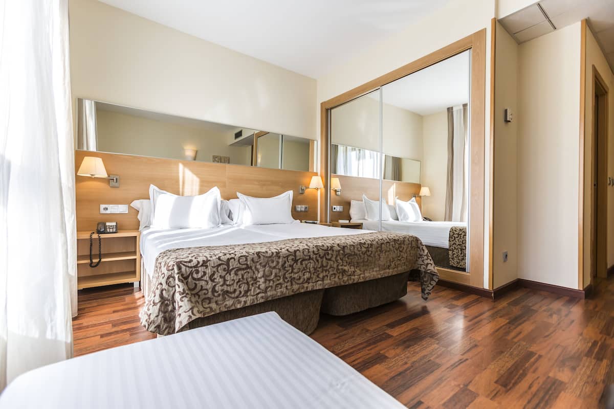 premium bedding, free minibar, in-room safe, desk