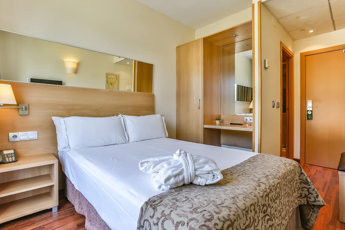 Habitación individual económica, 1 cama matrimonial | 2 habitaciones y ropa de cama de alta calidad