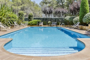 Outdoor pool, open 9:00 AM to 9:00 PM, pool loungers