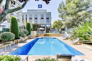 Outdoor pool, open 9:00 AM to 9:00 PM, sun loungers