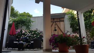 Pintu masuk properti