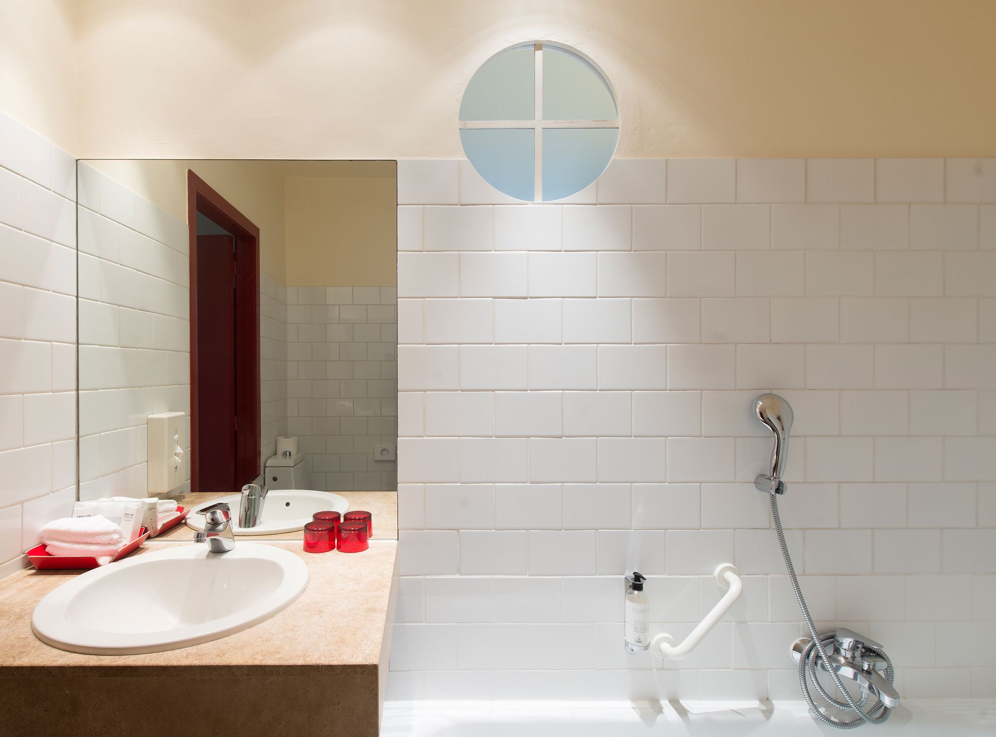 superior double or twin room | bathroom | combined shower/bathtub, free toiletries, hair dryer, towels