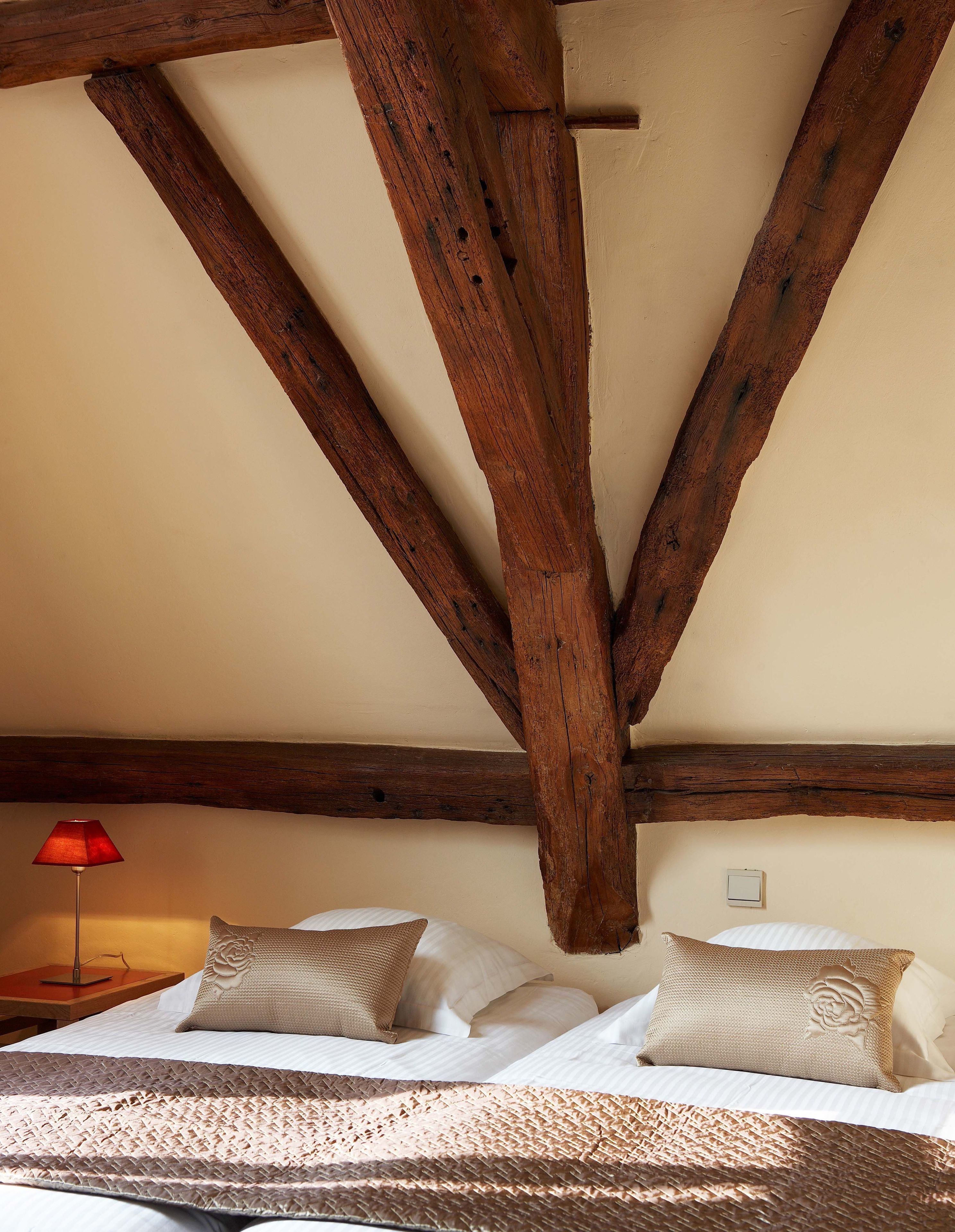 standard double or twin room | in-room safe, desk, laptop workspace, blackout curtains