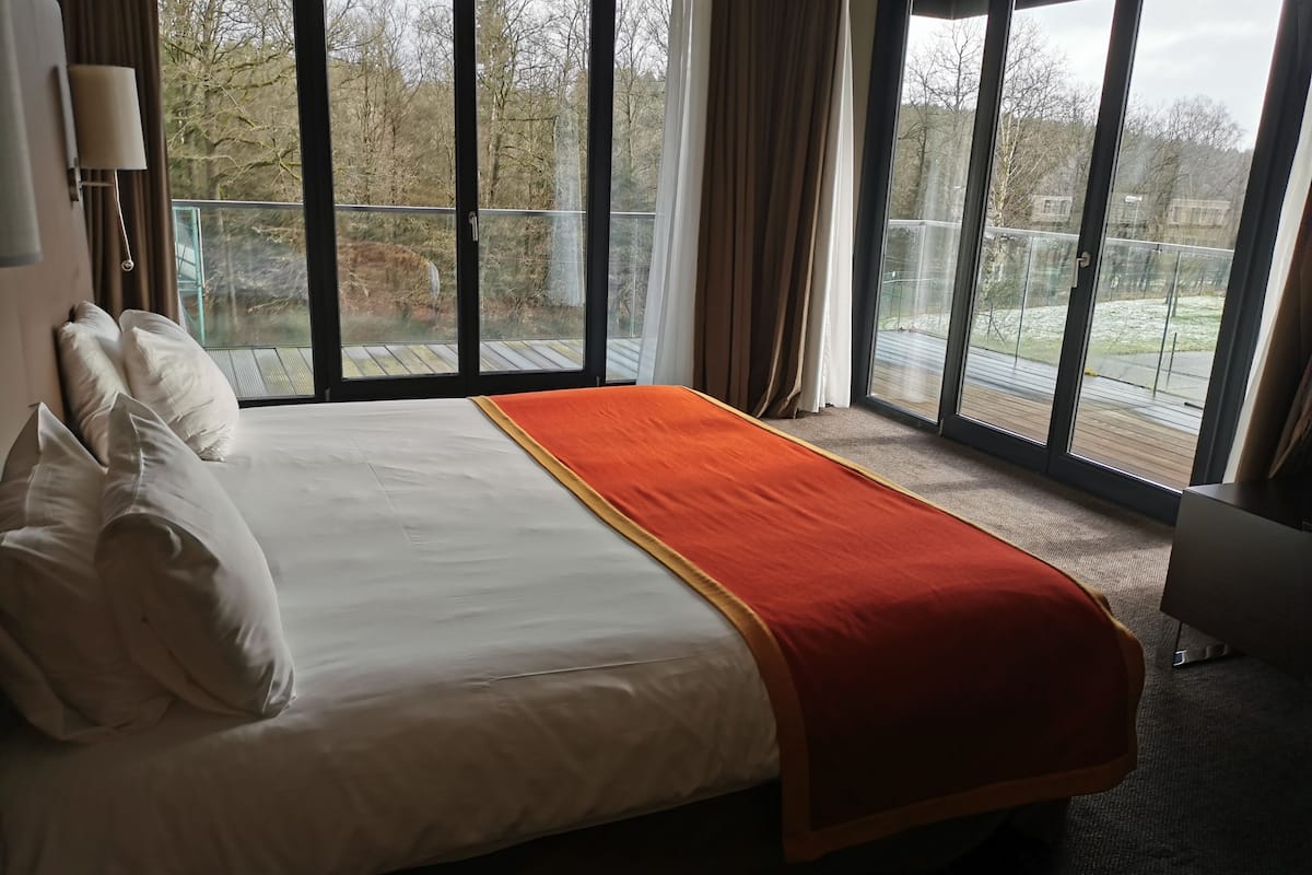 executive suite | premium bedding, minibar, in-room safe, desk