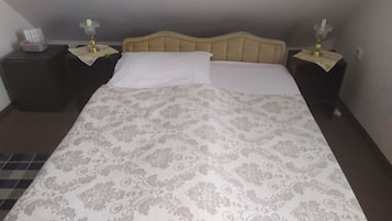 Single Room | 1 bedroom, minibar, iron/ironing board, free WiFi