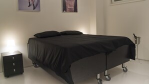 1 bedroom, pillow-top beds, desk, iron/ironing board (on request) - Art Hotel Public Room- Apartments (Skopje)
