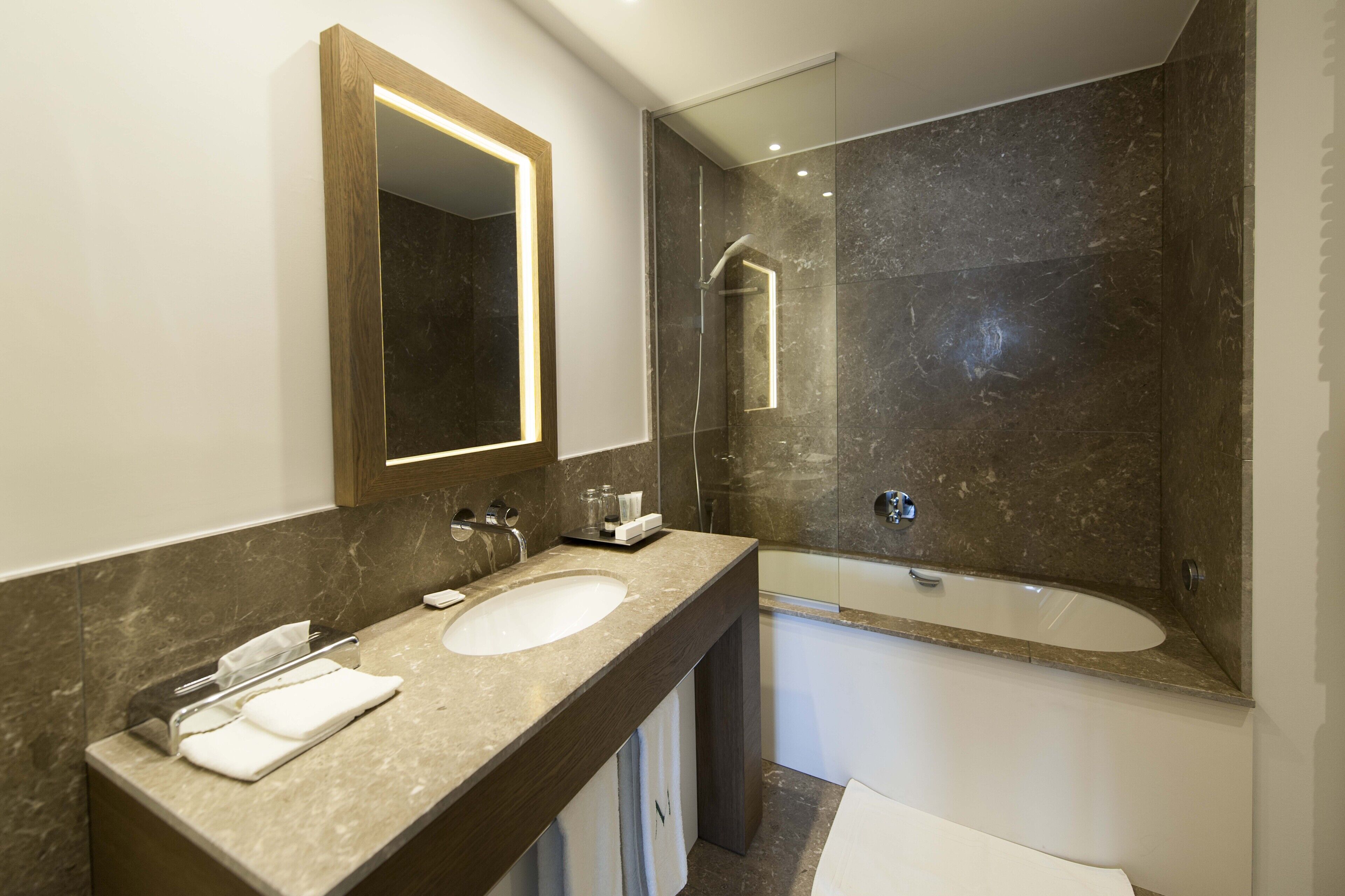 deluxe double room | bathroom | hair dryer, slippers, towels