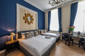 Triple Room | Minibar, in-room safe, individually decorated, individually furnished - Boutique Hotel Onderbergen (Ghent)