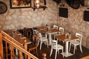 Tägliches Frühstücksbuffet gegen Gebühr