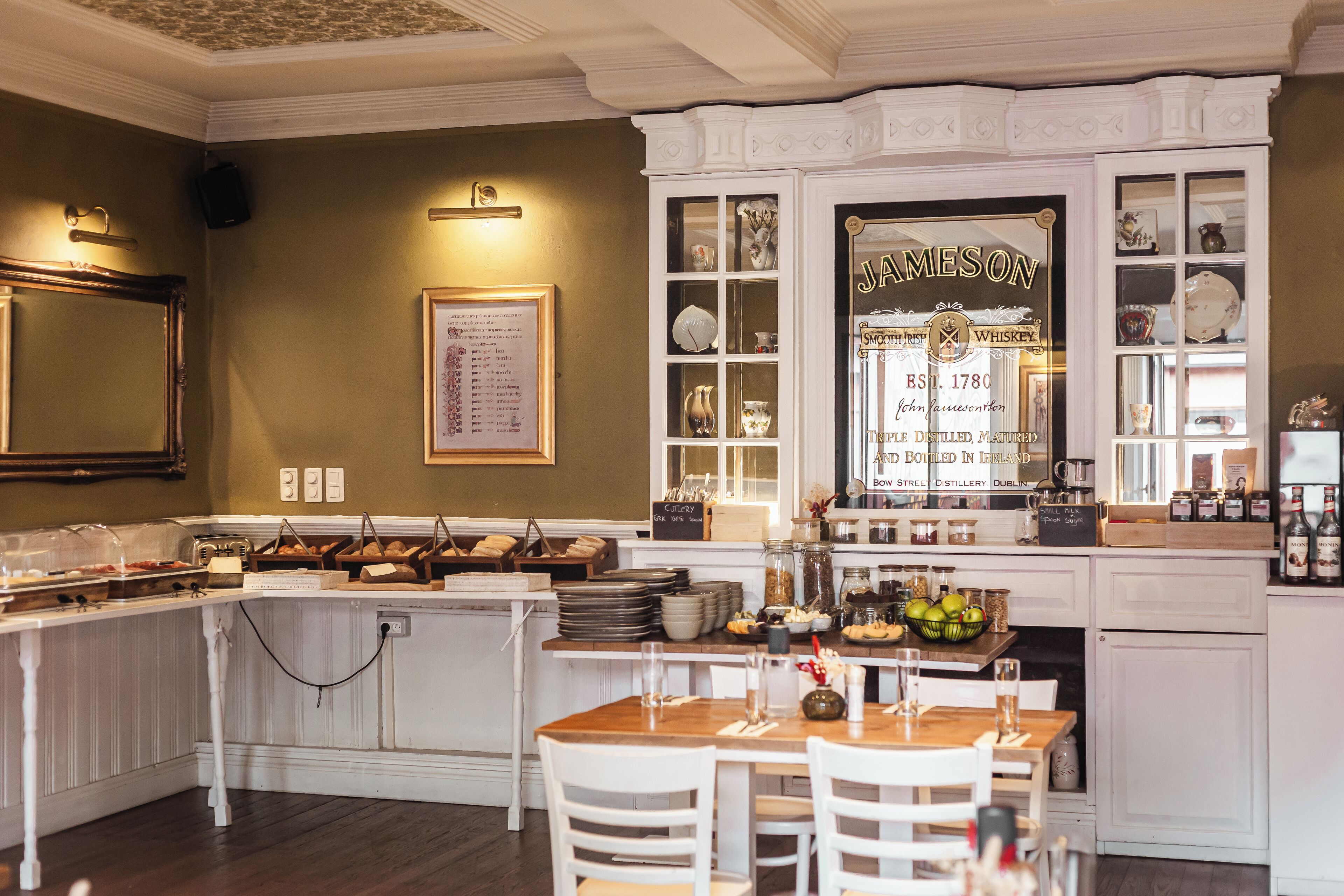 Café da manhã com buffet diário (EUR 19.5 por pessoa) 