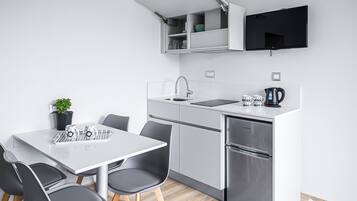 Apartment, 1 Bedroom, Air conditioning, Garden View (4 persons) | 1 bedroom, in-room safe, desk, soundproofing