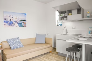 Apartment, 1 Bedroom, Air conditioning, Garden View (4 persons) | 1 bedroom, in-room safe, desk, soundproofing