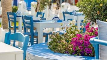 Servizio di colazione, pranzo e cena