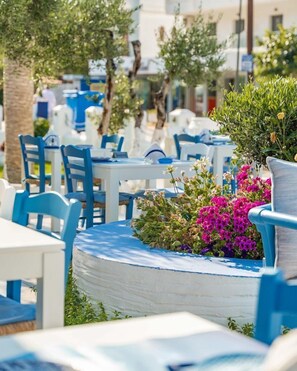 Breakfast, lunch and dinner served - Sergiani Garden (Hersonissos)