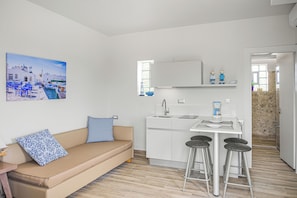 Apartment, 1 Schlafzimmer (4 persons) | 1 Schlafzimmer, Zimmersafe, Schreibtisch, schallisolierte Zimmer