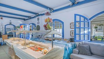 Daily buffet breakfast (EUR 11 per person)