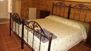 Quadruple Room | Desk, cribs (free), WiFi (free) - Bed and Breakfast Piccolo Gellia (Agrigento)