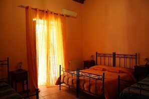 三人房 | 書桌、免費嬰兒床、免費 Wi-Fi