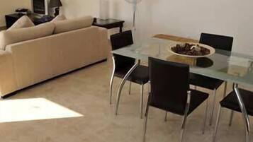 Villa, 3 Bedrooms | In-room dining