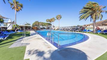 Seasonal outdoor pool, sun loungers